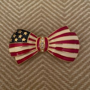 EUC Joan Rivers Patriotic Flag Bow Booch